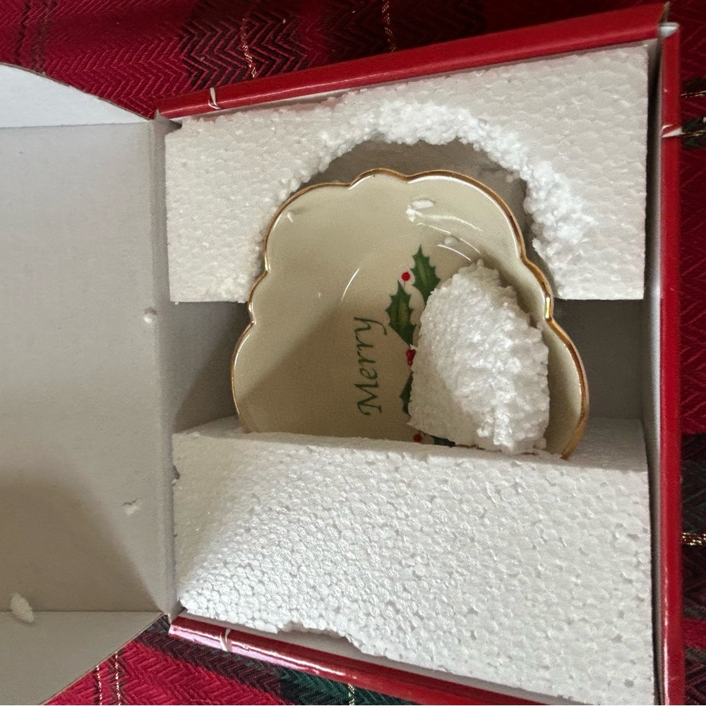 Lenox “Merry” Oval Fluted Dish - NWT - Picture 5 of 5